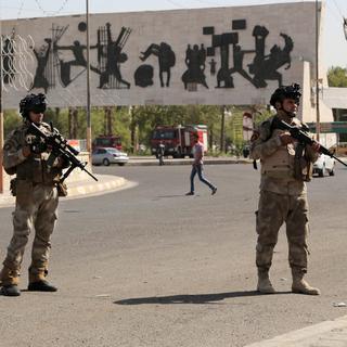 Les soldats irakiens patrouillent à Bagdad. [AP Photo/Khalid Mohammed]
