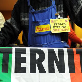 Un ancien ouvrier d'Eternit lors du procès en appel en février 2013 à Turin. [EPA/Keystone - Alessandro Di Marco]