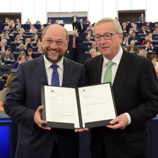 Le nouveau président de la Commission européenne Jean-Claude Juncker (à droite) en compagnie du président du Parlement européen Martin Schulz.