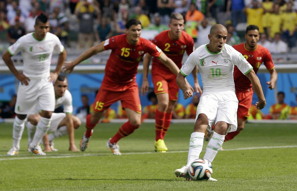 Sofiane Feghouli inscrit le seul but du match, sur penalty. L'Algérien est le 1er buteur de son pays en Coupe du monde depuis Djamel Zidane, en 1986. [KEYSTONE - Ricardo Mazalan]