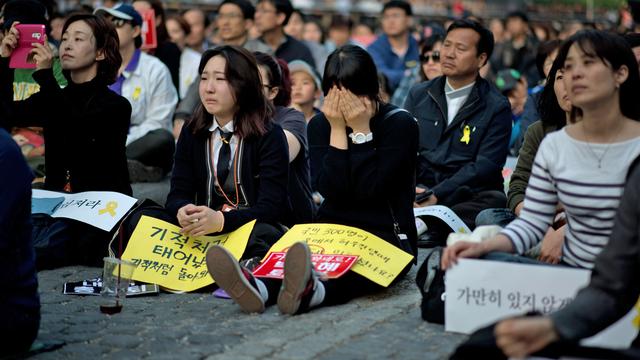 Les hommages aux victimes de l'accident (ici, le 10 mai à Séoul) n'ont pas cessé depuis mi-avril. [Ed Jones]