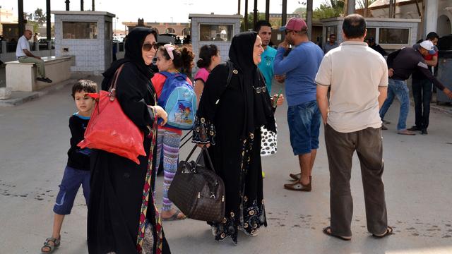 Les Libyens fuient les conflits et se réfugient en Tunisie [AP Photo/Ali Manssour]