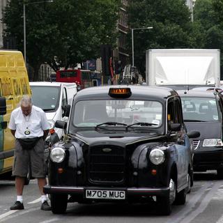 Les taxis sont en grève à Londres, comme dans plusieurs autres villes européennes. [AP Photo/Sang Tan]