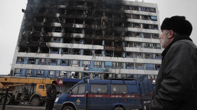 Un bâtiment brûlé lors de l'assaut, dans le centre de Grozny. [AP Photo/Musa Sadulayev]