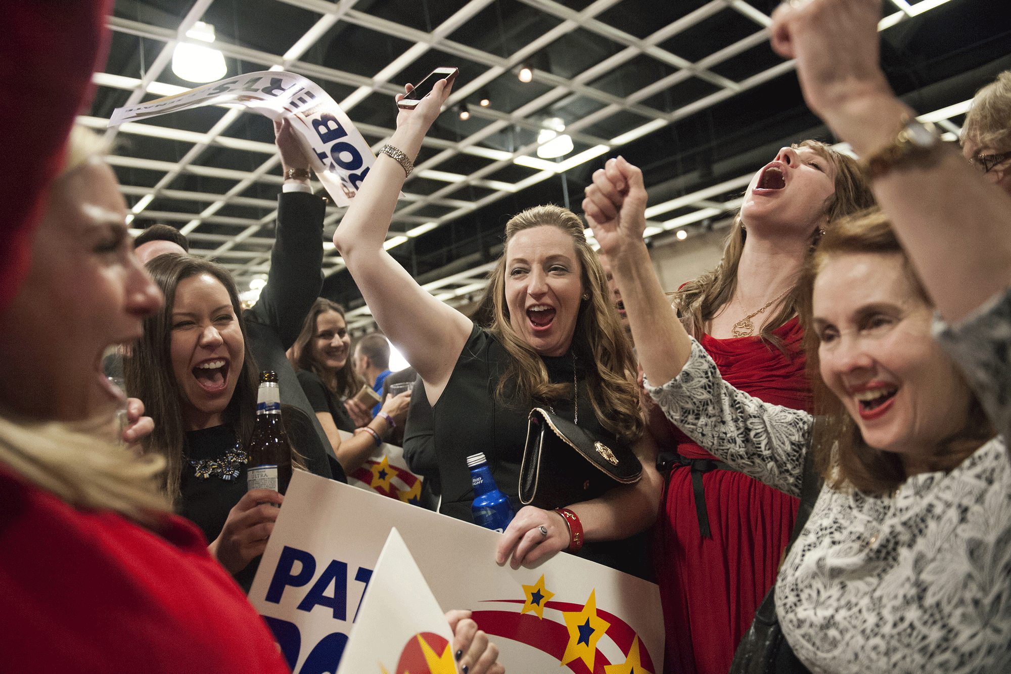 Supporters of Republican Pat Roberts react to announcements of the midterm elections results in Topeka, Kansas, November 4, 2014. REUTERS/Mark Kauzlarich (UNITED STATES - Tags: POLITICS ELECTIONS) [Mark Kauzlarich]