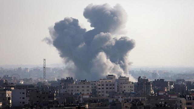 Une explosion sur la ville de Gaza après un raid israélien ce jeudi.