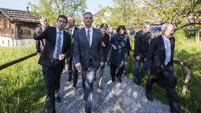 Le président Didier Burkhalter s'est exclamé en arrivant à Schwyz : «C'est beau». [Alexandra Wey]