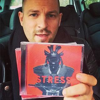 Le rappeur Stress présente son nouvel album [http://www.stressmusic.com/]