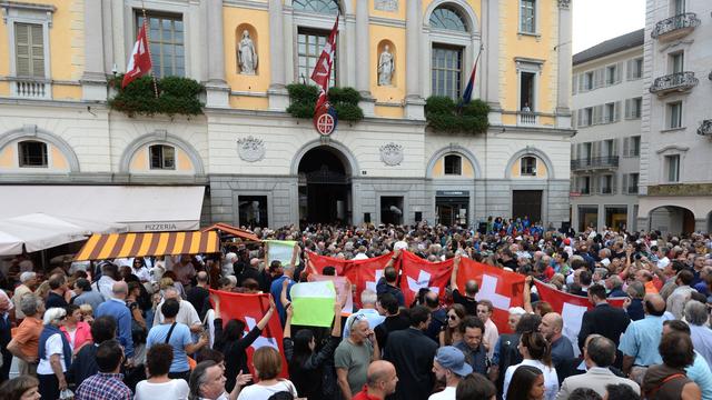 La population a accueilli le Conseil fédéral en nombre à Lugano.
