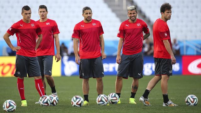 L'équipe suisse de foot à l'entraînement avant le match contre l'Argentine. [EPA/DIEGO AZUBEL]