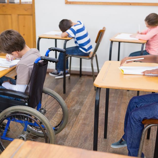 Handicapé à l'école. [Fotolia - © WavebreakMediaMicro]