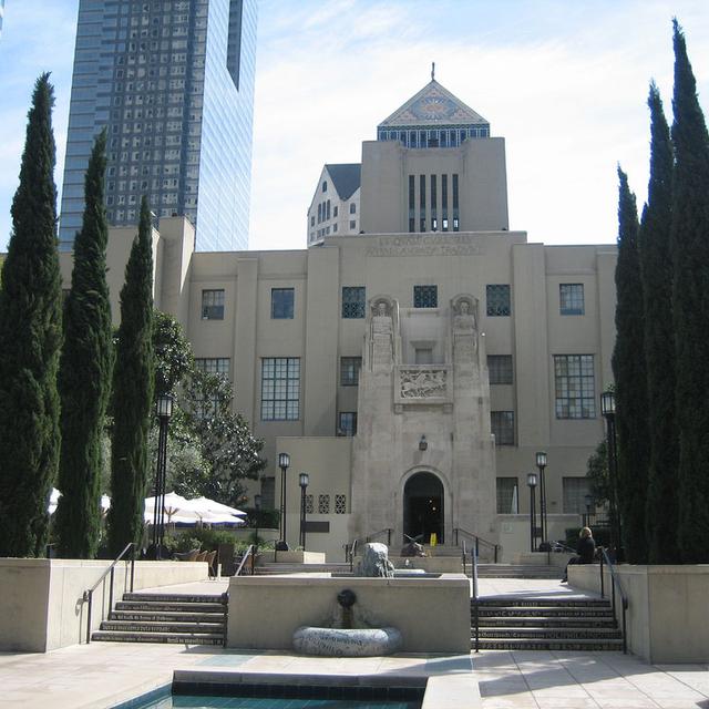 Los Angeles Public Library. [Flickr.com - sheilaellen]