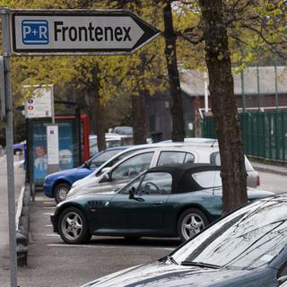 Il n'y aura pas de parkings relais aux portes de Genève pour les frontaliers qui viennent tous les jours travailler dans la cité de Calvin. [Salvatore Di Nolfi]