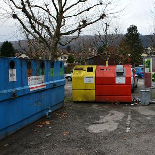 Un point de collecte communal dans le Jura. [RTS - Gaël Klein]
