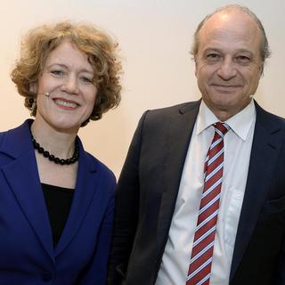 La maire de Zurich Corine Mauch (PS) et son rival Filippo Leutenegger (PLR) le 16 janvier 2014. [Walter Bieri]