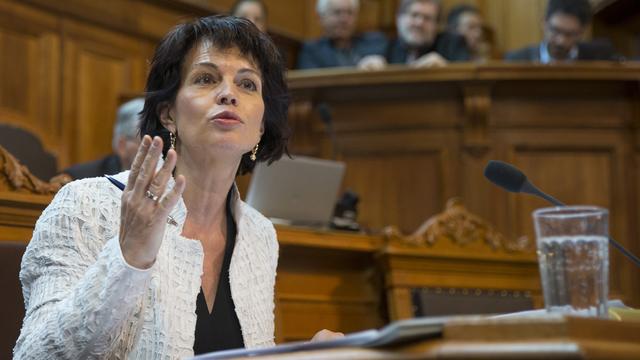 La ministre des Transports Doris Leuthard est descendue dans l'arène pour défendre la construction du second tube. [Keystone - Peter Klaunzer]