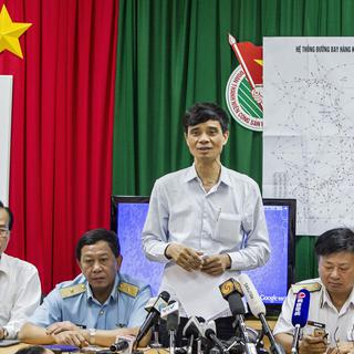 Les autorités vietnamiennes lors d'un point de presse sur les recherches. [Le Quang Nhat]