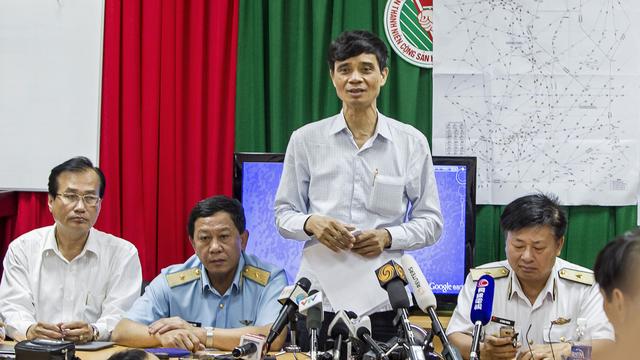 Les autorités vietnamiennes lors d'un point de presse sur les recherches. [Le Quang Nhat]