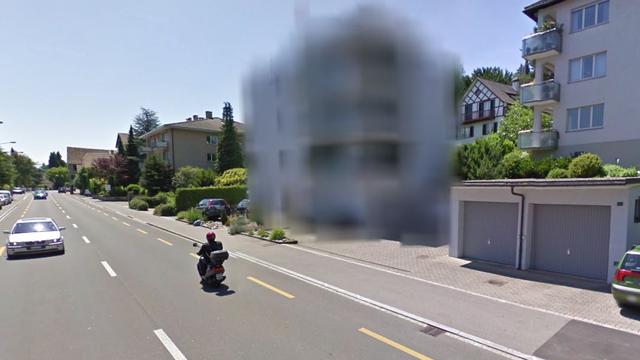 Une maison floutée sur Google Street View dans la commune de Kilchberg (ZH). [Google Street View]