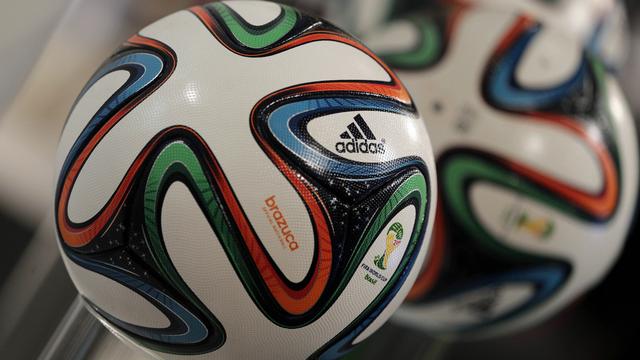 C'est Adidas qui mène le bal dans le monde du football. [AP/Keystone - Matthias Schrader]
