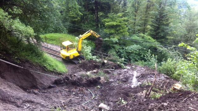 Un glissement de terrain sur la ligne du MOB entre Chamby et les Avants. [Anne-Cathia Marchon]