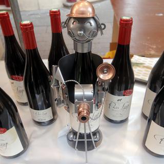 Jeudi 20 novembre: la présentation officielle des bouteilles de Beaujolais Nouveau, version 2014, dans un magasin parisien. [AP Photo/Francois Mori]