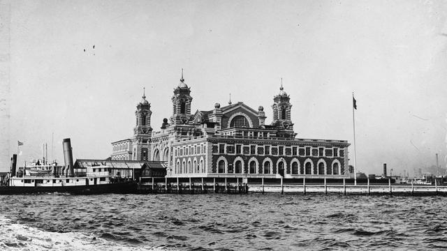 Ellis Island, New York City, entre 1918 et 1920. [The Art Archive / F&A Archive]