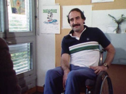 En 1980, le pilote suisse Clay Regazzoni est en traitement au centre pour paraplégiques de Bâle. [RTS]