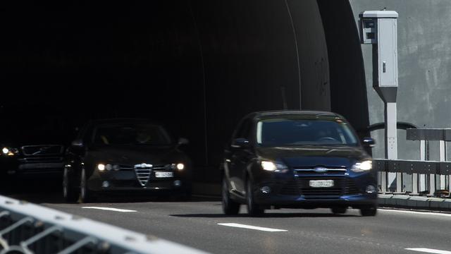 Le radar installé à la sortie du tunnel de Glion, au début des viaducs de Chillon, a flashé plusieurs centaines de fois durant la première demi-journée de travaux. [Jean-Christophe Bott]