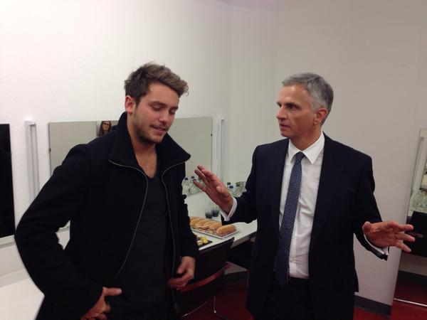 La rencontre entre Bastian Baker et Didier Burkhalter a également été relayée sur les réseaux sociaux. [Damien Cottier/Twitter]