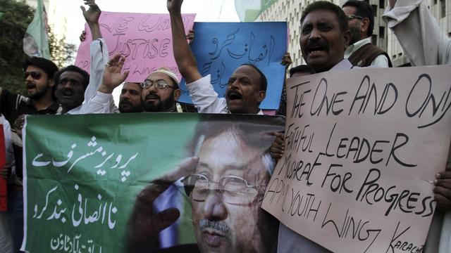 Des partisans de Pervez Musharraf manifestent à Karachi ce dimanche 16 février 2014 à Karachi [AP Photo/Fareed Khan]