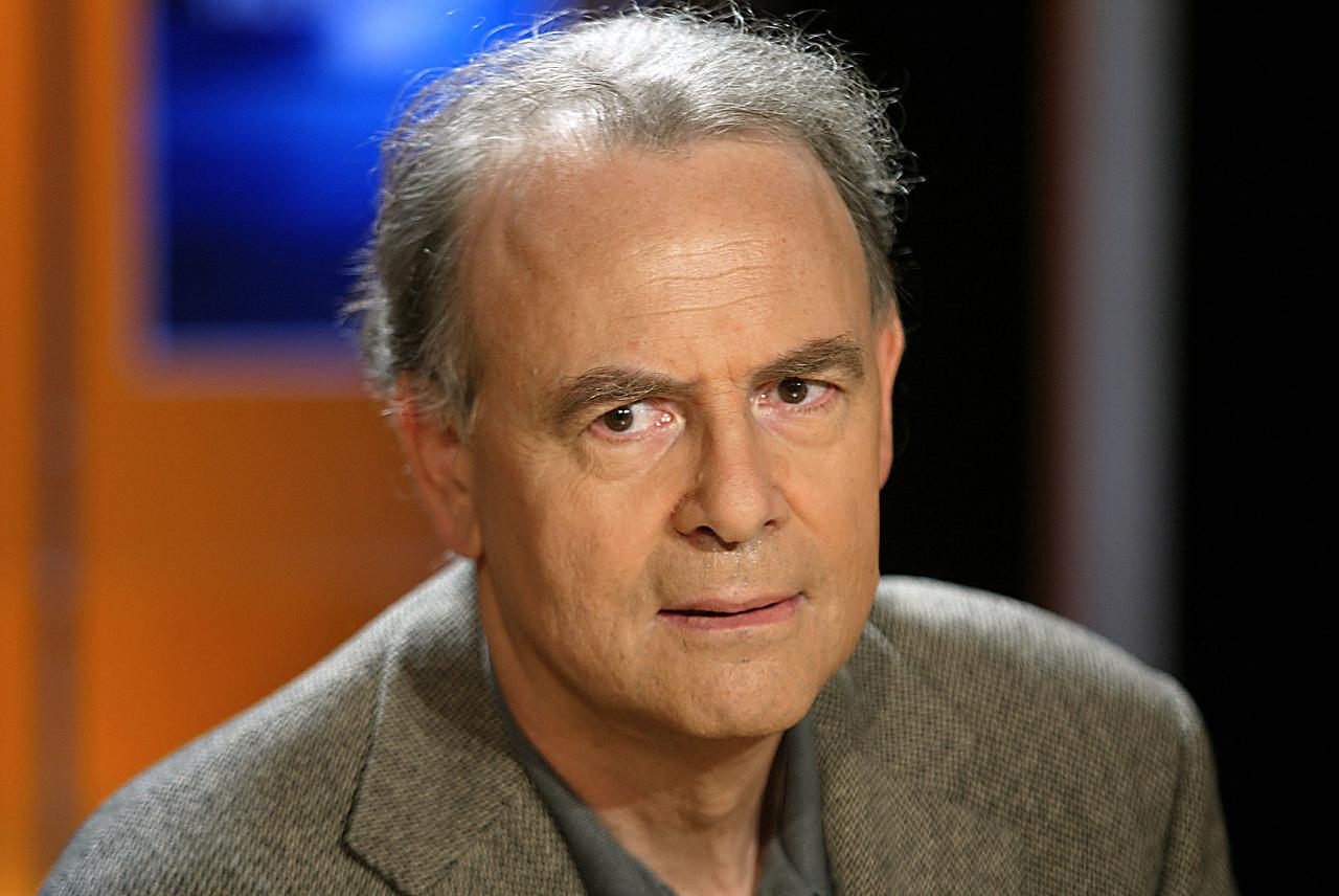 Patrick Modiano, prix Nobel de littérature 2014, lors de l'émission "Vol de Nuit" en 2003. [AFP - Martin Bureau]