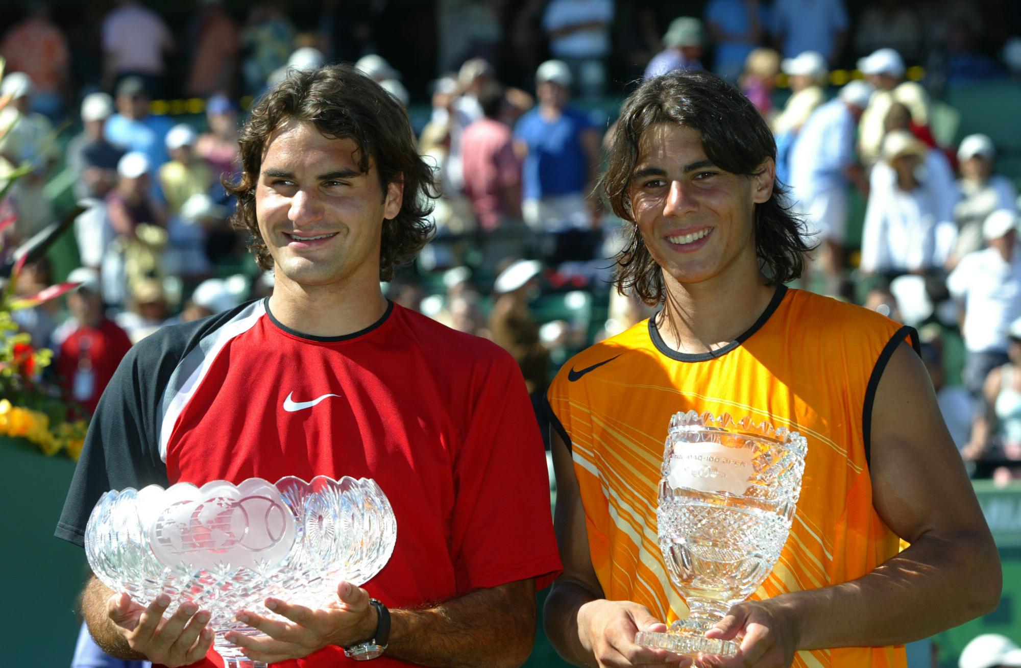 03.04.05 à Miami: coupe hippie pour Federer et Nadal lors de leur 2e duel sur le Circuit ATP. [Mano Hiromasa]