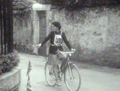 Le permis de vélo - Carrefour, 18 mai 1962.