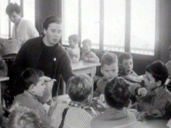 Les enfants genevois prennent le bon air à Montana. [RTS]