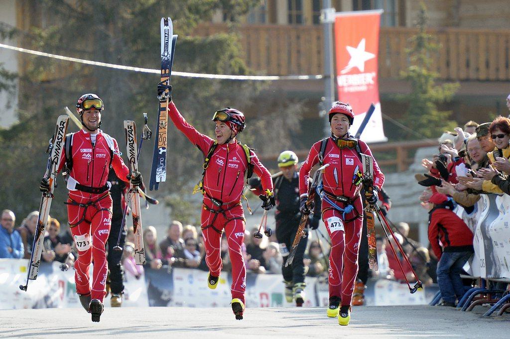 Yannick Ecoeur , Martin Anthamatten et Florent Troillet (de g. à d.) ont battu le record en 2010. [KEYSTONE - Olivier Maire]