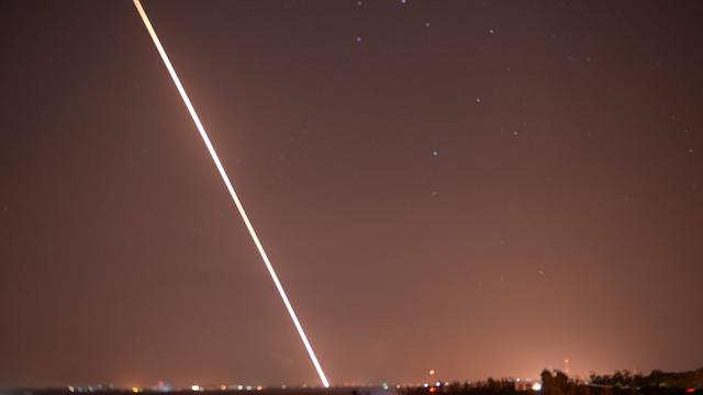 Une roquette en direction d'Israël depuis la bande de Gaza dans la nuit de mardi à mercredi. [EPA/Avi Roccah]