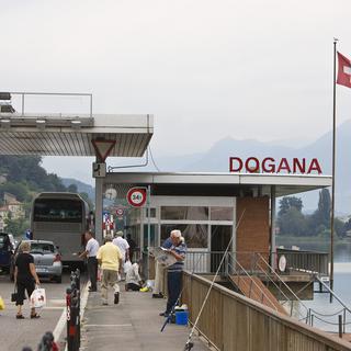La douane italo-suisse à Ponte Tresa. [Martin Ruetschi]