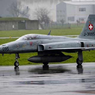 La Suisse prépare la vente des 54 vieux Tigers F-5 de l'armée. [Keystone - Sigi Tischler]