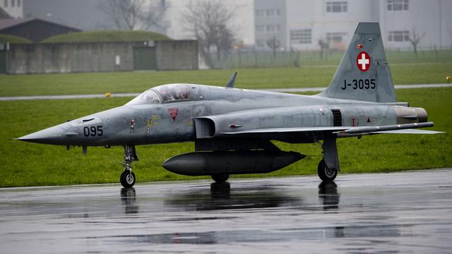 La Suisse prépare la vente des 54 vieux Tigers F-5 de l'armée. [Keystone - Sigi Tischler]