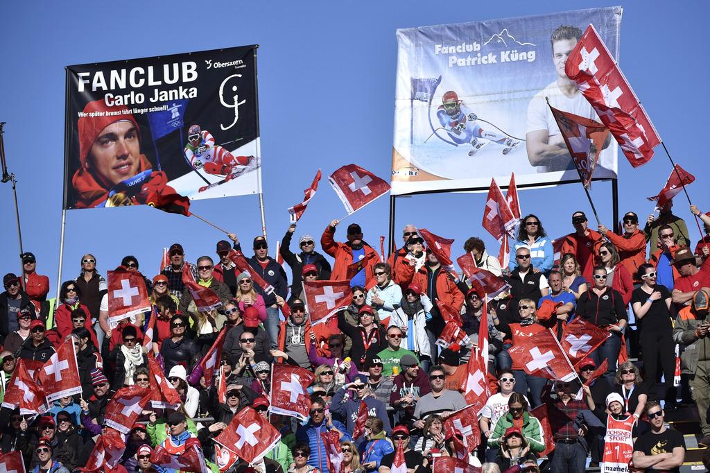 Les fan-clubs de Janka et Küng étaient de sortie dans les Grisons. [KEYSTONE - Peter Schneider]