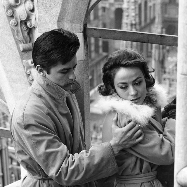 Alain Delon et Annie Girardot dans "Rocco et ses frères" de Luchino Visconti (1960). [Titanus/Les Films Marceau / The Kobal Collection 7 AFP]