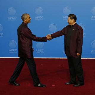 Barack Obama accueilli par son homologue chinois Xi Jinping à Pékin. [AP Photo/Ng Han Guan]