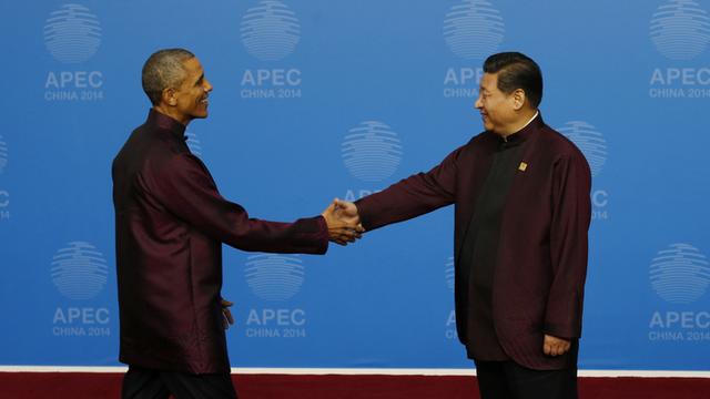 Barack Obama accueilli par son homologue chinois Xi Jinping à Pékin. [AP Photo/Ng Han Guan]