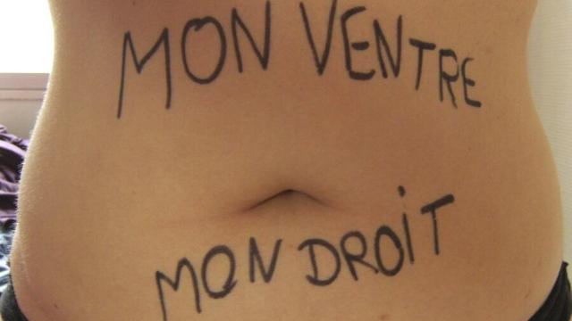 Capture d'écran du tweet d'@elisapics pour la campagne #IVGmoncorpsmondroit. [Twitter]