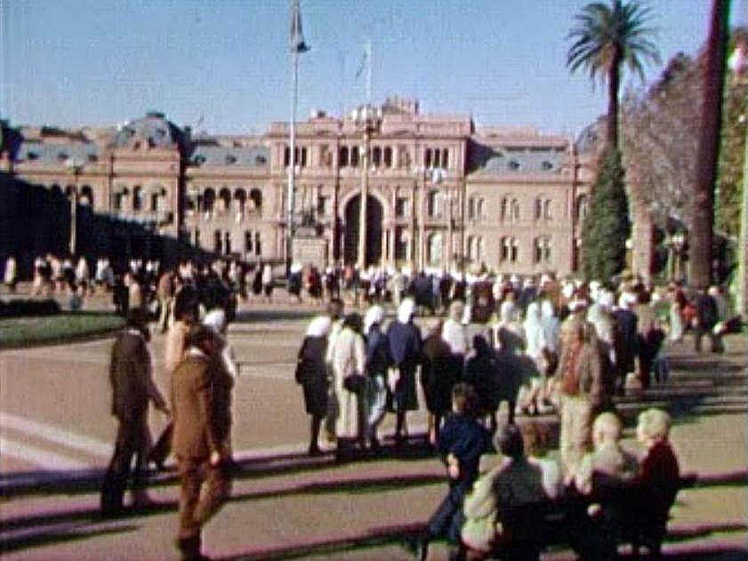 Les Argentins font bloc derrière leurs soldats aux Malouines. [RTS]