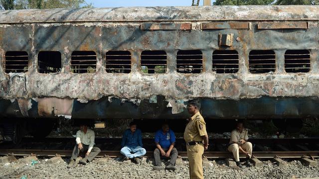 Le feu, d'origine encore inconnue, a totalement ravagé 3 compartiments du train. [Punit Paranjpe]