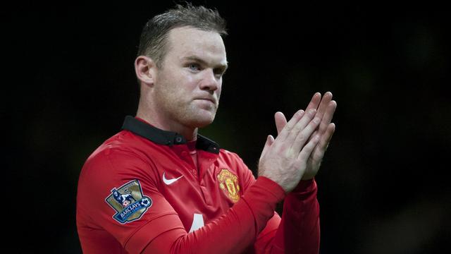 Wayne Rooney applaudit des deux mains. Il hérite d'un nouveau contrat en or. [Jon Super]