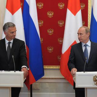 Didier Burkhalter et Vladimir Poutine à la suite de leur rencontre. [EPA/Keystone - Alexey Druginyn]