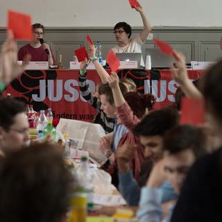 L'assemblée annuelle des Jeunes socialistes le 15 mars 2014 à Berne. La formation a réussi à récolter 117'000 signatures pour son initiative anti-spéculation. [Lukas Lehmann]